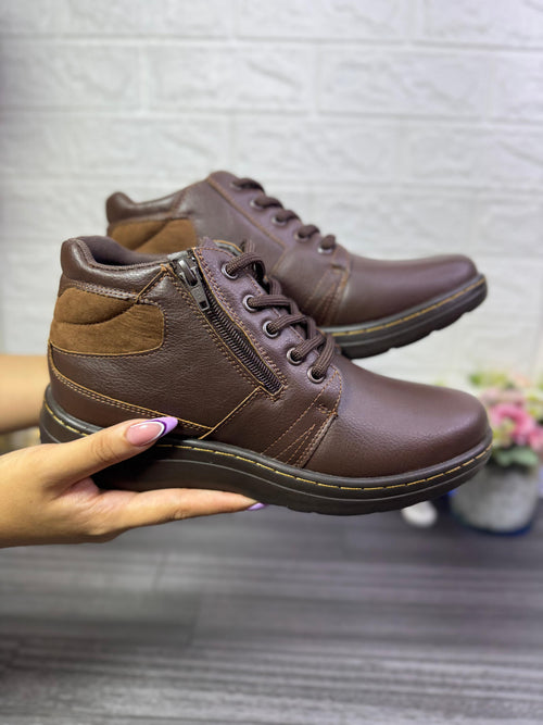 bota color marrón
